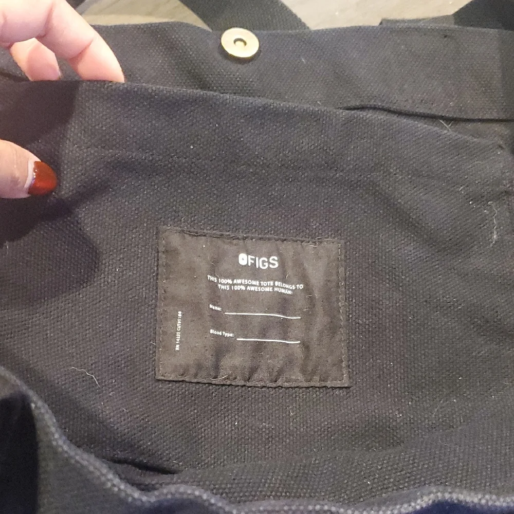 FIGS Classic Black Tote Bag - Picture 3 of 5